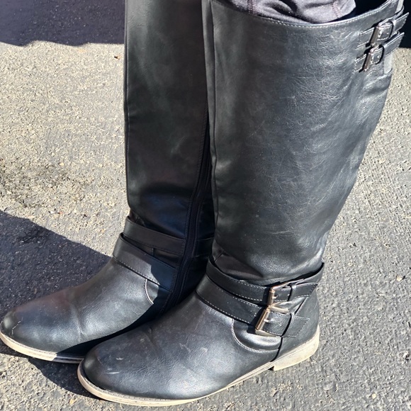 Hally Women’s Black Leather Buckle Boots Size 10 - Picture 2 of 11